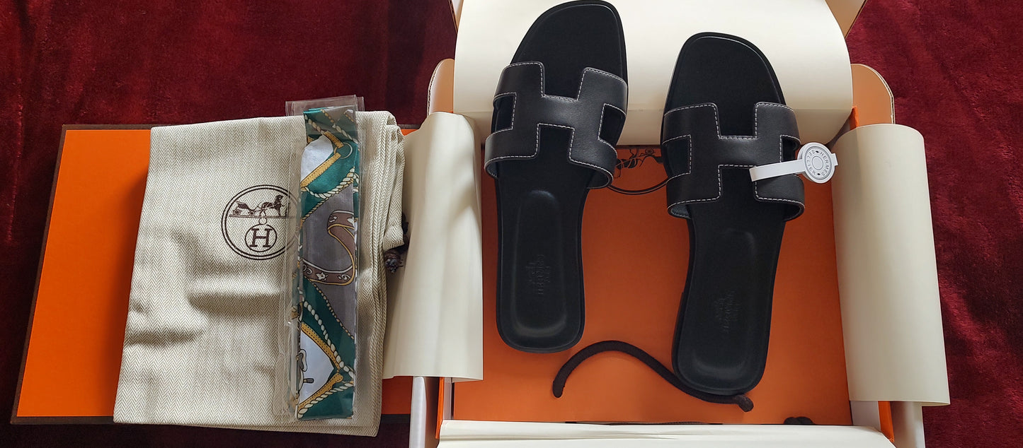 Hermès Oran Sandal in Black EU Size 38 US size 7.5